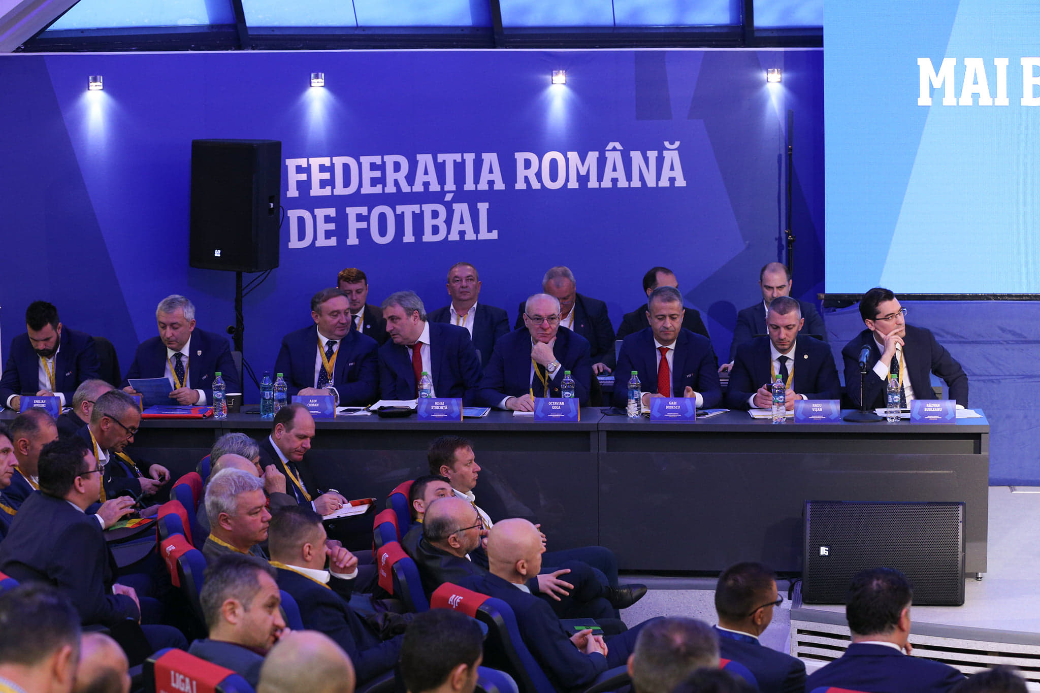 FOTO | Adunarea Generală a FRF 2019. S-a schimbat sigla FRF. Trolere și alte suveniruri, cadou pentru membri! Cine e Maria Ceaușilă, senzația zilei