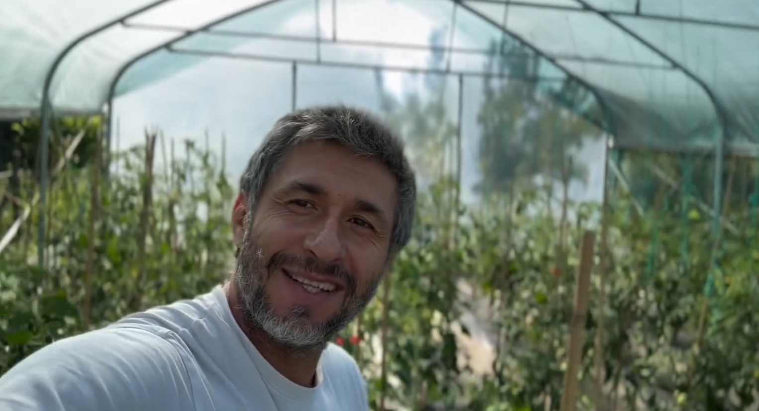 De ce nu-i iubesc unii vecini de la țară pe Dragoș Bucur și Dana Nălbaru: „Cred că venim să schimbăm satul”
