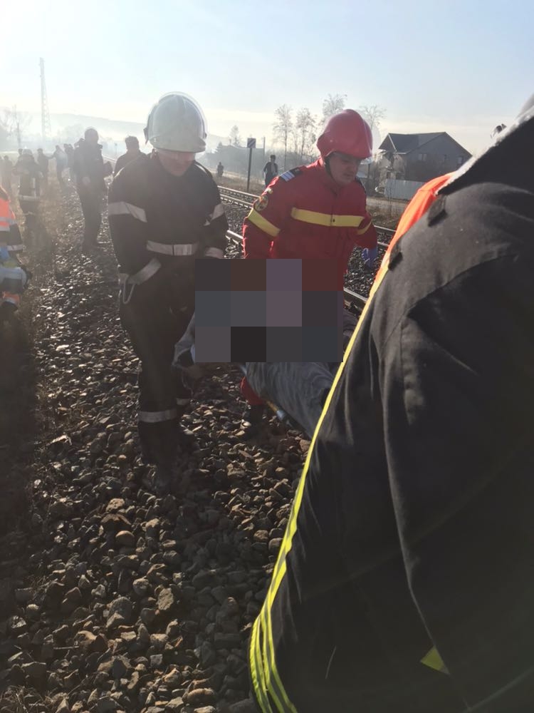 FOTO&VIDEO/ Tânăr mort într-un accident feroviar în județul Vaslui. Alte două persoane, în stare gravă