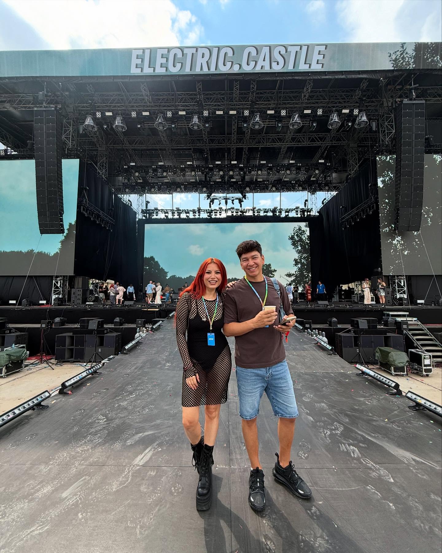 Cum a apărut Elena Gheorghe la Electric Castle 2025. „O exista ținută mai oribilă!? Fără gust ești!”