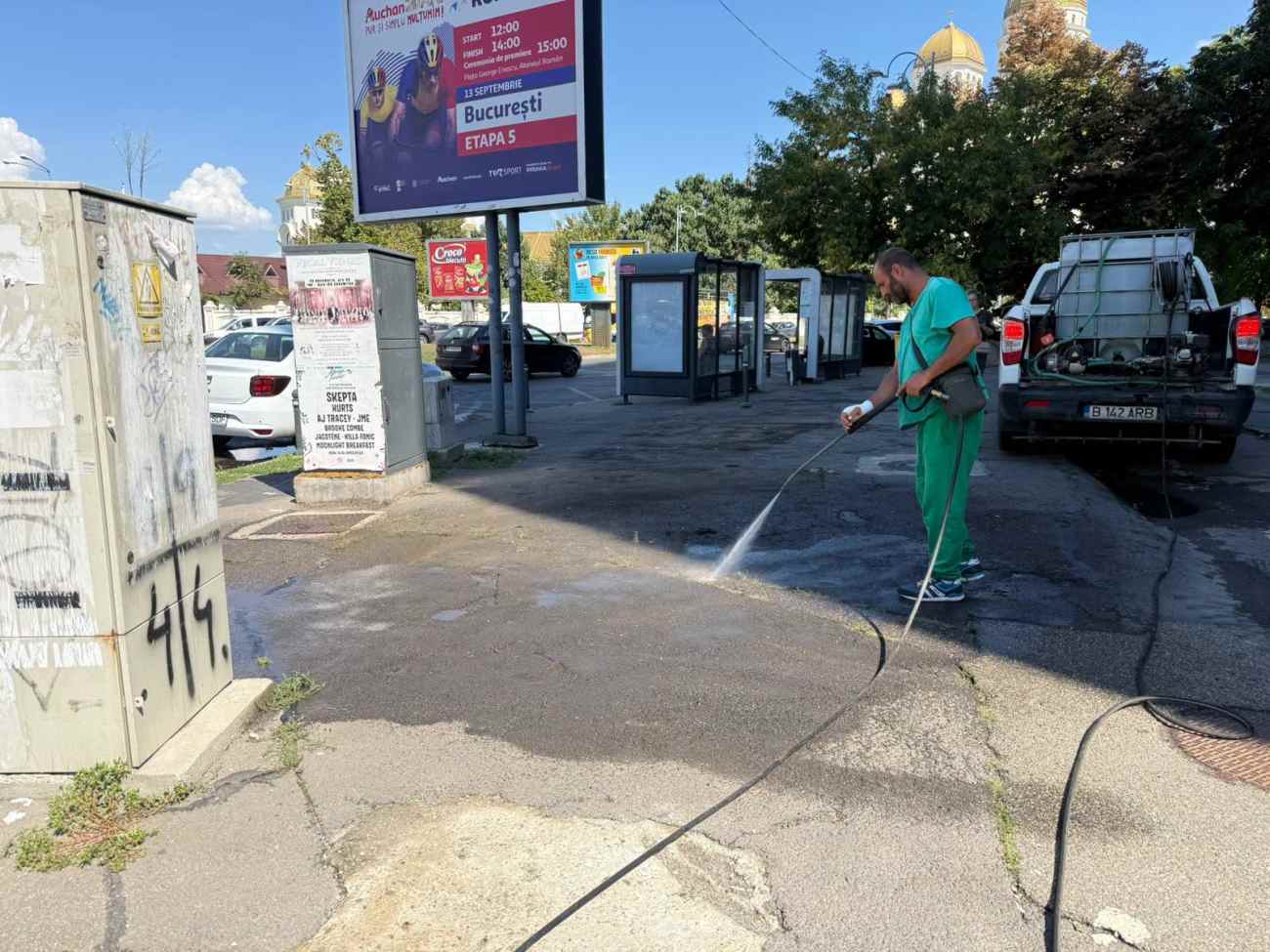 Ciprian Ciucu a mers 7 kilometri pe jos în București și l-a sunat pe primarul Vlad Popescu Piedone: „Nu vom mai avea trotuare pline de mașini în centru”