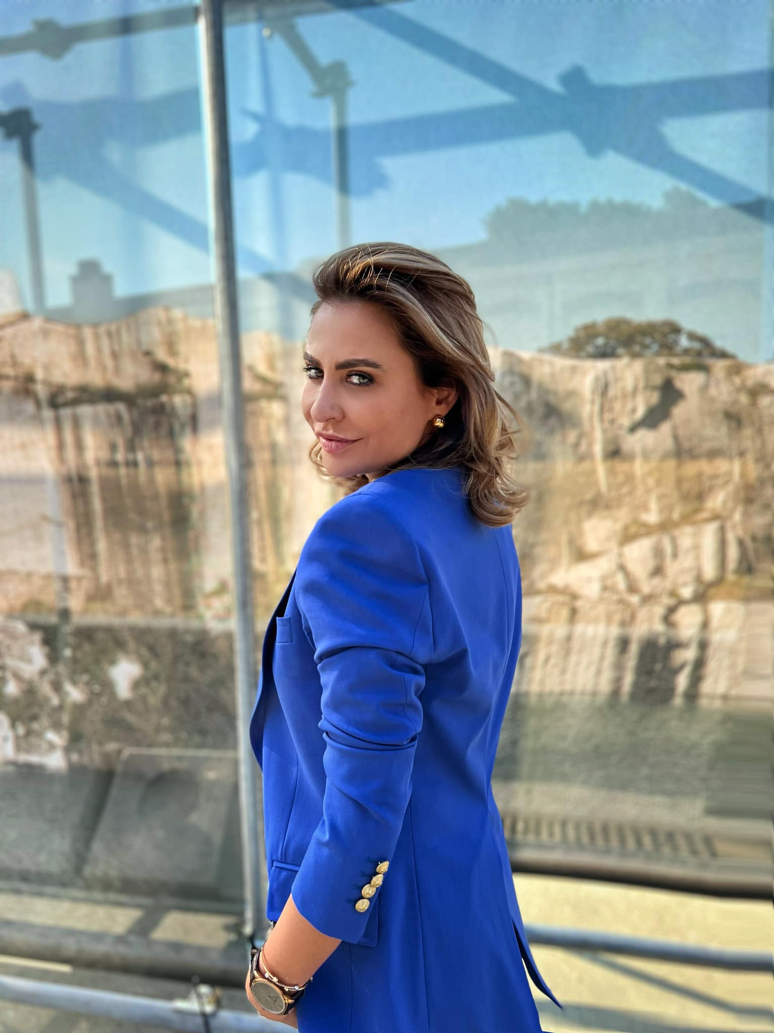 Vedetele au rămas cu datorii la Adina Buzatu: „Am vorbit și cu Alex Velea că are să-mi dea bani”
