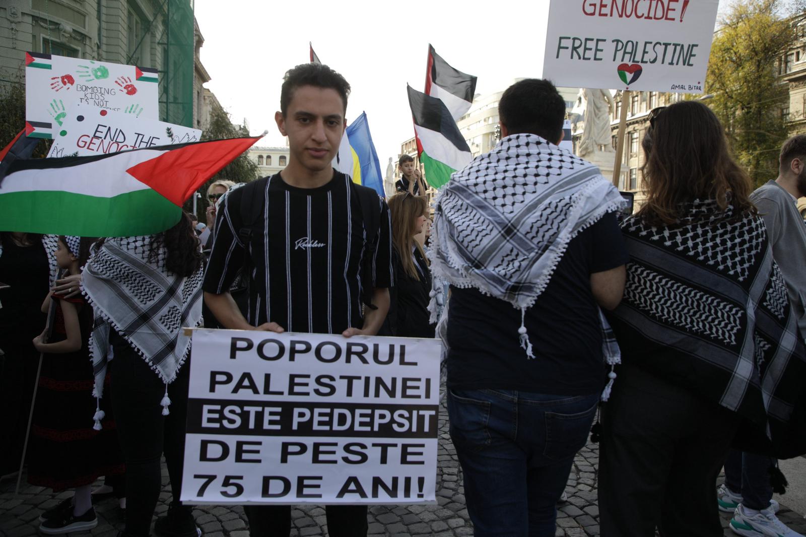 „Suntem aici pentru civili, nu pentru Hamas!” Protest pro Palestina în București. Astfel de manifestații au fost interzise în alte țări din Europa