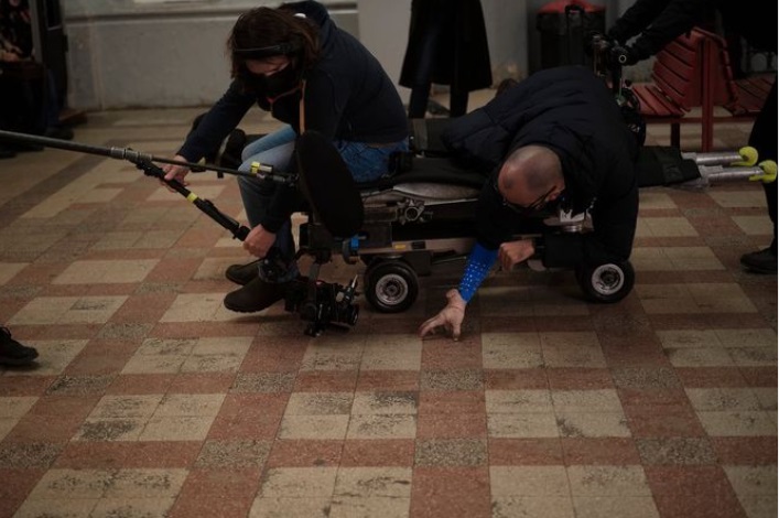 Cine e Victor Dorobanțu, cel care joacă rolul lui Thing în serialul „Wednesday” de pe Netflix. E din Ploiești