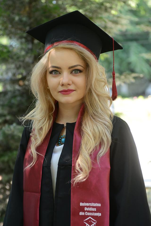E blondă, frumoasă, licențiată în economie și scoate campioni pe bandă rulantă la Taekwondo GALERIE FOTO