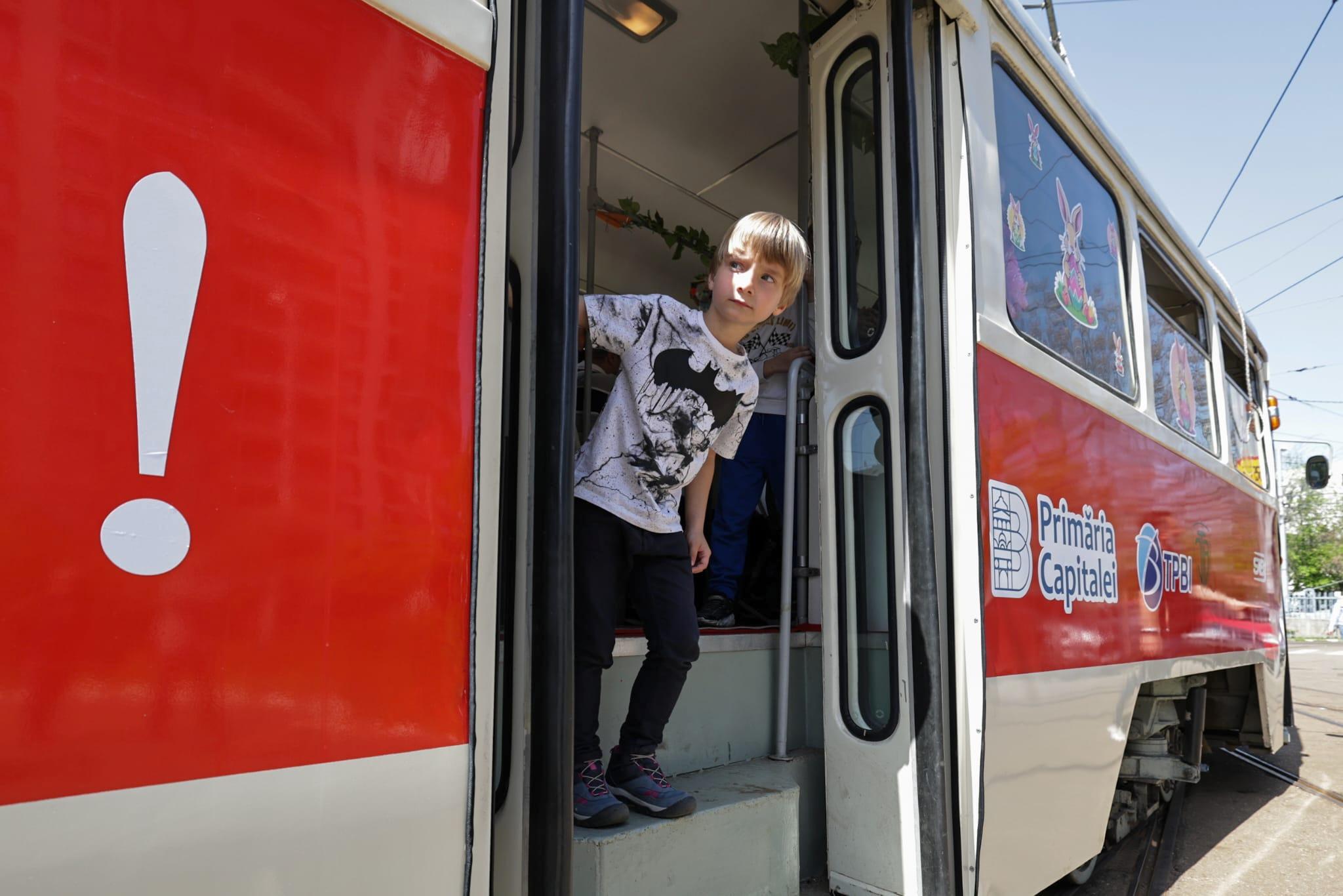 În „Tramvaiul iepurașului”, controlorii STB au împărțit ouă de ciocolată în loc de amenzi: „Mi-a plăcut că ne-au dat dulciuri și erau iepuri lipiți peste tot”
