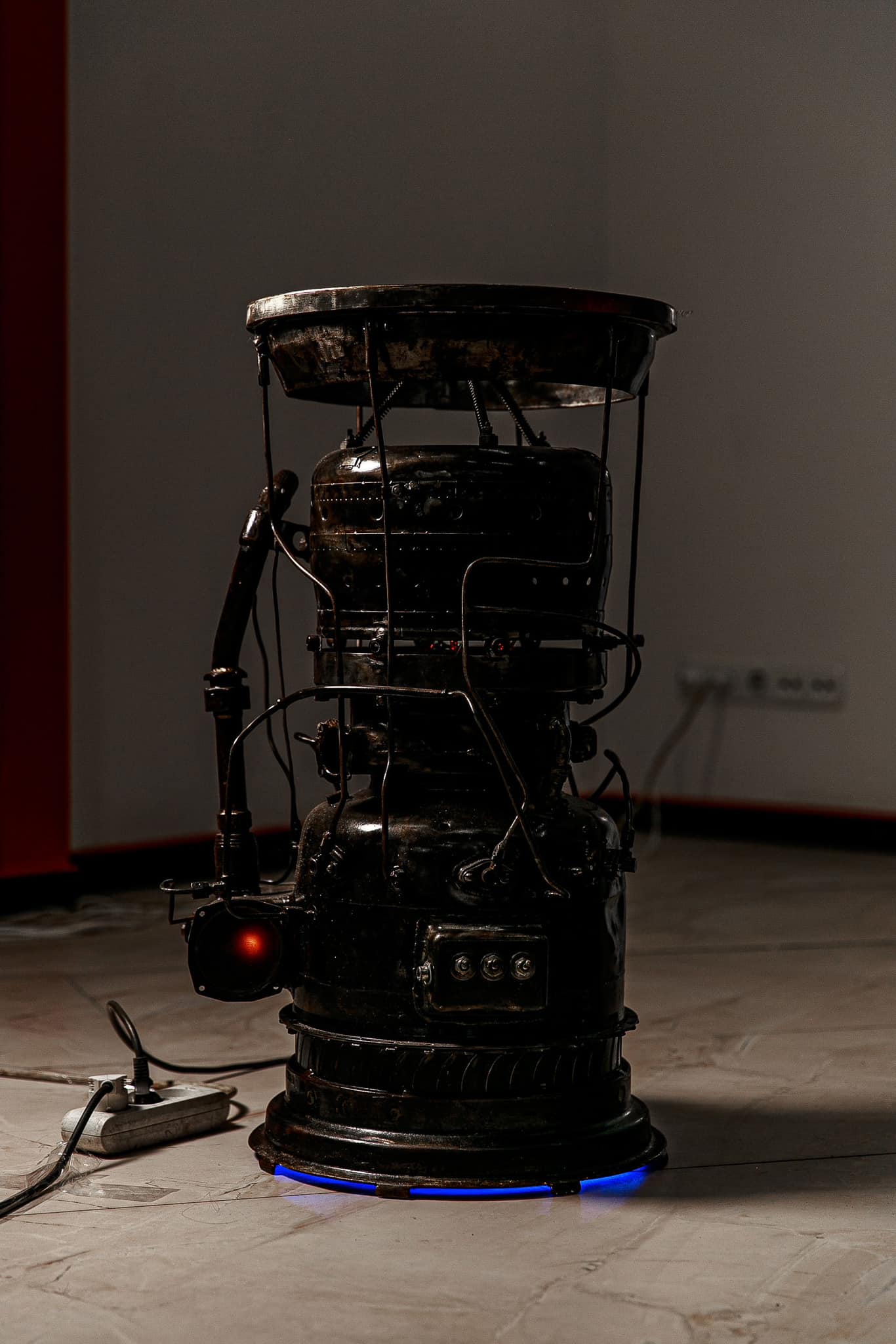 Expoziție de obiecte de artă create din fragmente de bombe și rachete rusești, deschisă la Kiev: „Instrumentele crimelor, simboluri ale renașterii”