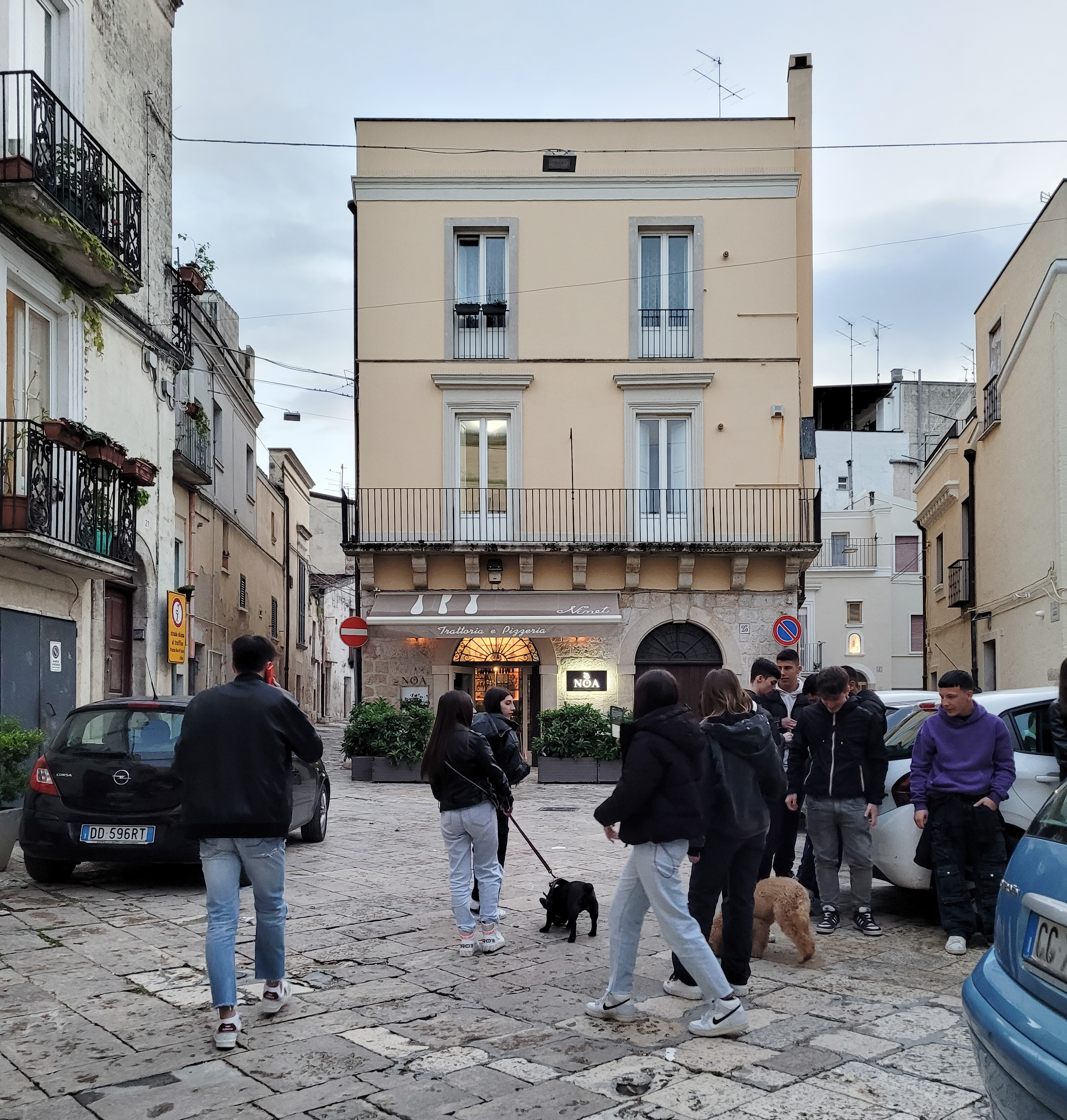 INVESTIGAȚIE. Fosta șefă antimafia nu trăiește din pizza în Italia. Firmele grupului Elenei Udrea o însoțesc pe Alina Bica la Bari