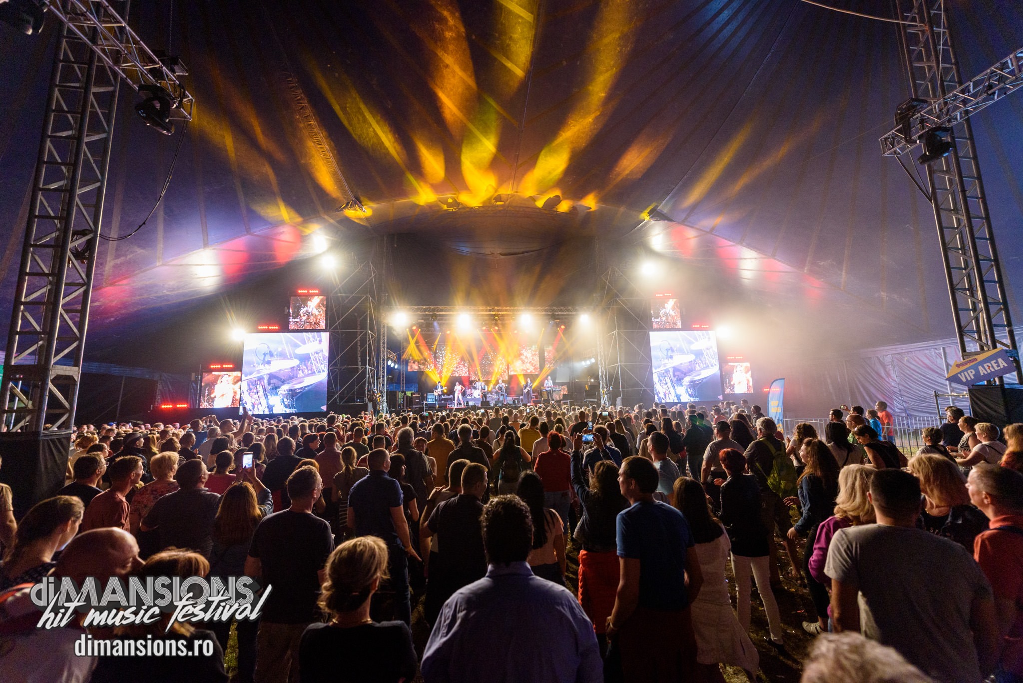 FOTO&VIDEO | La festivalul de la Olteni, Dr. Alban și Snap i-au făcut pe fani să-și rupă hainele de pe ei, Leo Iorga și Compact B i-au emoționat până la lacrimi!