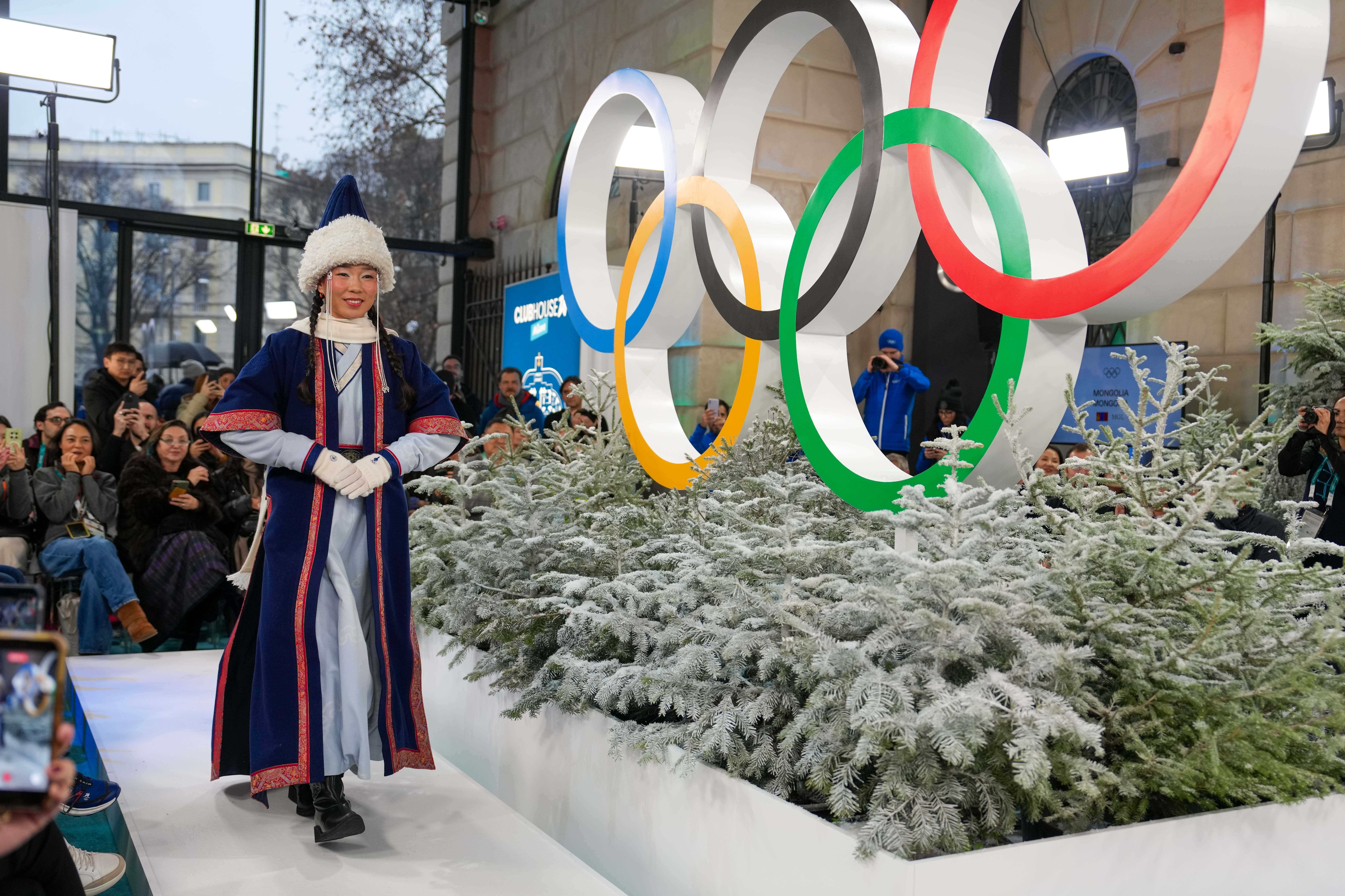 România n-a avut loc la prima festivitate de modă olimpică din istorie. Mongolia, Chile sau Arabia Saudită au fost invitate. Cine îi îmbracă pe „tricolori” la Jocurile Olimpice de iarnă 2026 | VIDEO