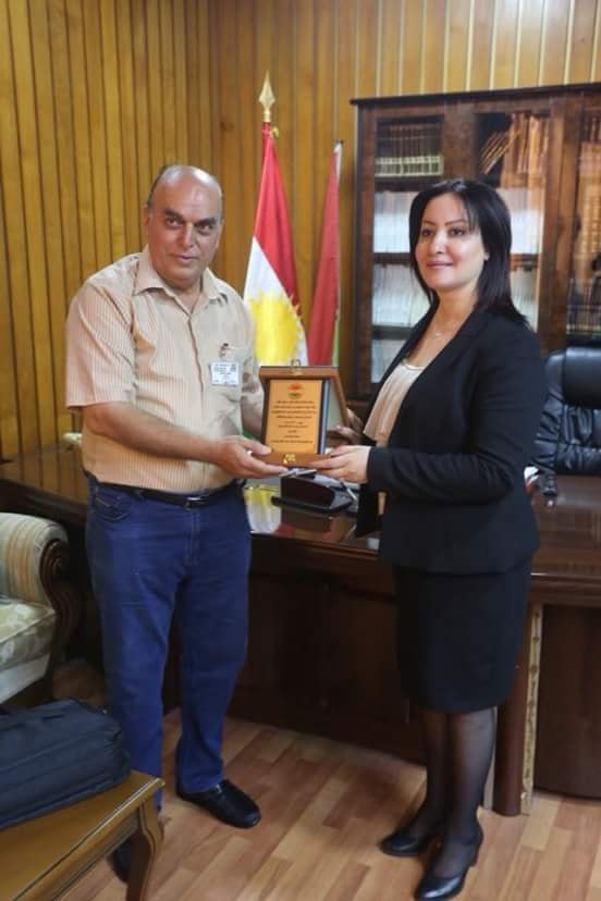 FOTO | Premieră pentru Kurdistanul irakian: O femeie a fost aleasă provizoriu preşedinte al Parlamentului