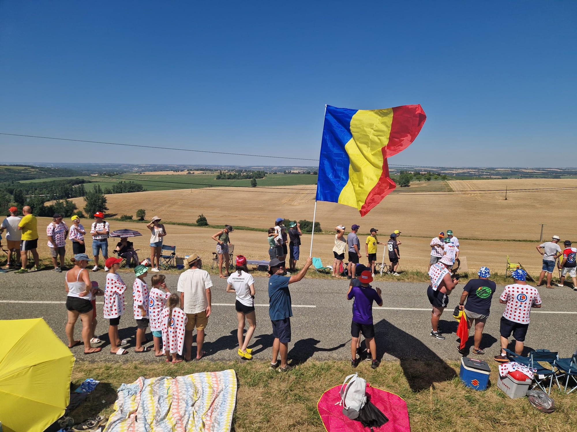 Românii care au dus tricolorul pe cățărările mitice din Turul Franței: „Ca să prindem un loc bun pe Tourmalet, ne-am sculat la 3.30”