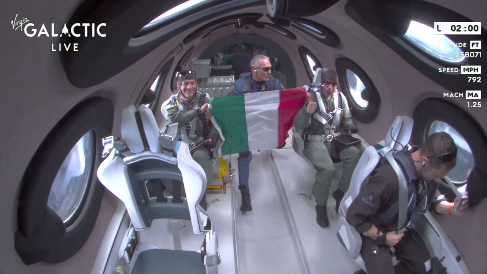 Primul zbor comercial al Virgin Galactic a ajuns în spațiu. Clienții care au plătit sute de mii de dolari pe un bilet au petrecut câteva minute în imponderabilitate
