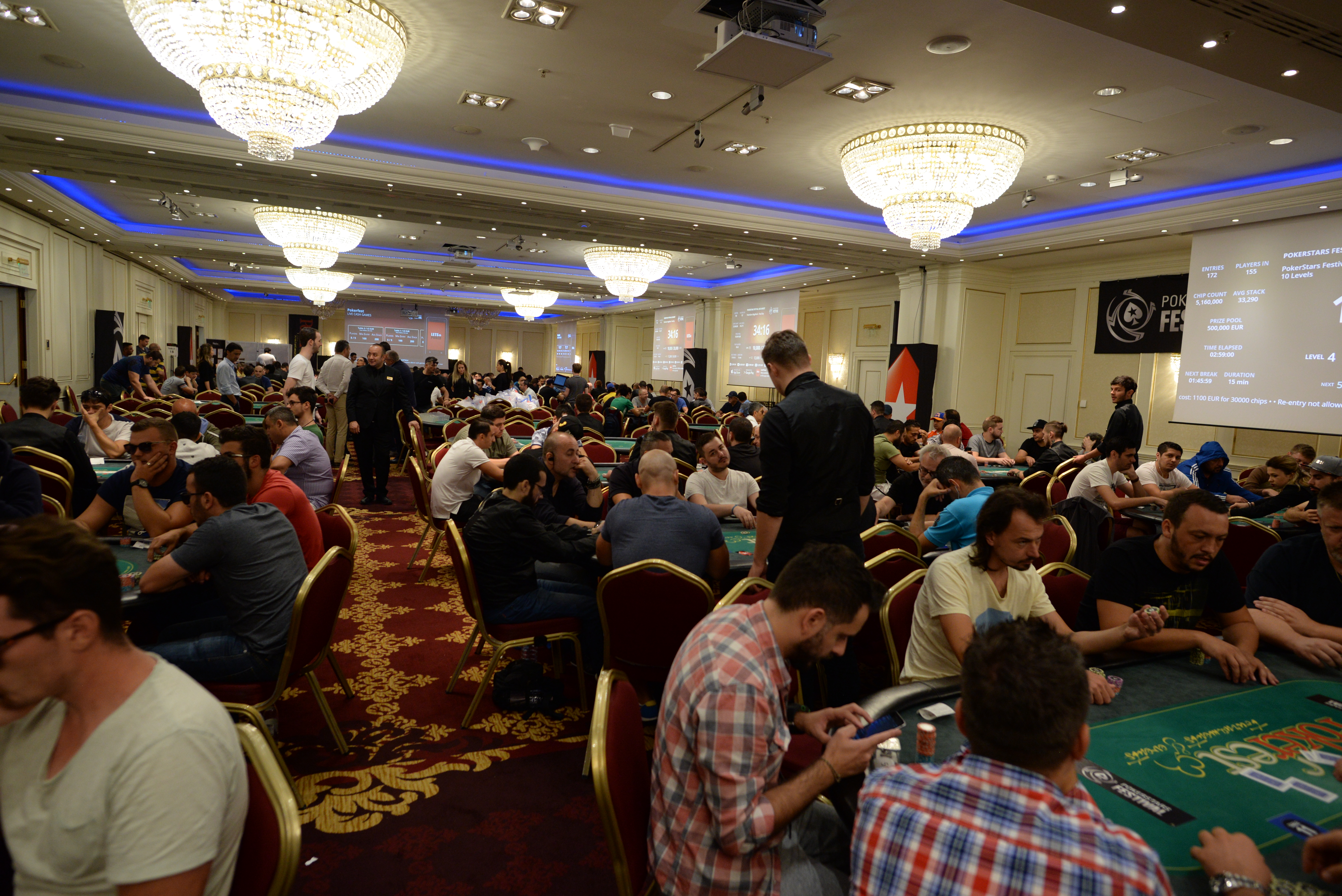 2.000 de români trăiesc din poker. Stau câte 10-12 ore la laptop și produc până la 10.000 de euro pe lună / GALERIE FOTO