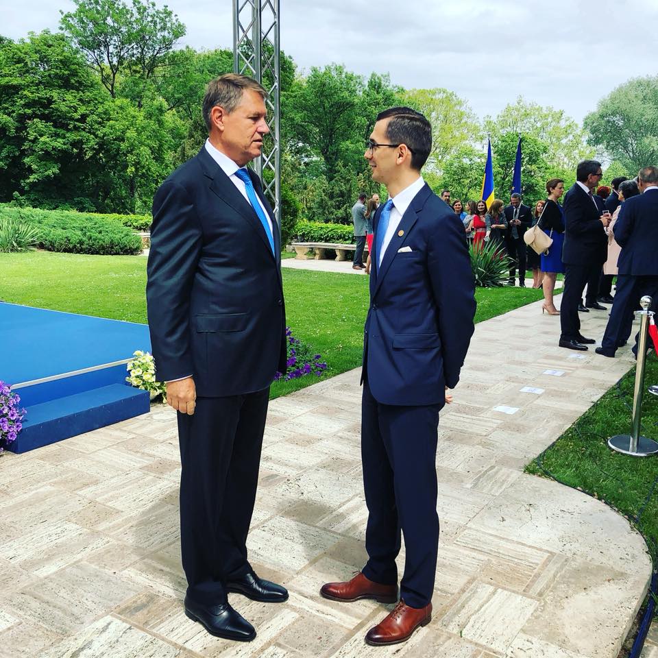 REPORTAJ/ Ce nu s-a văzut la recepția de Ziua Europei, de la Cotroceni; Liderii PSD au venit cu autocarele, Dragnea și Dăncilă au socializat peste o oră (FOTO)