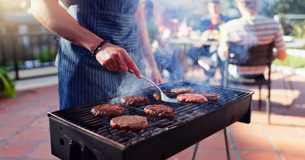 Megkezdődött a grillszezon, de mi kerül valójában a tányérunkra? Ezekre a szabályokra mindenképpen érdemes figyelni