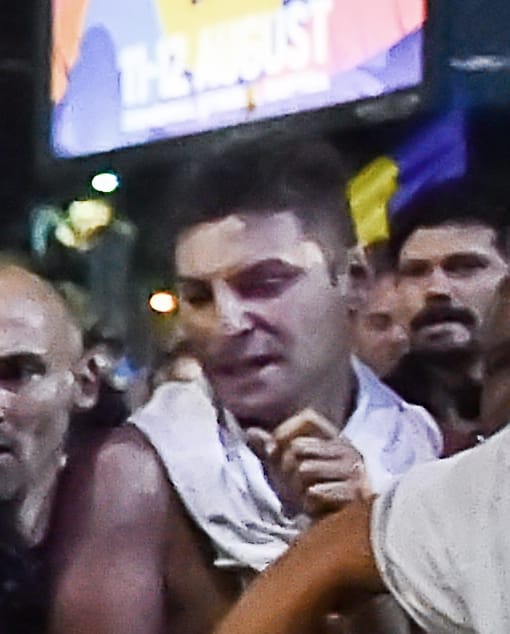 Încă un suspect în cazul femeii jandarm bătute în Piața Victoriei. Apel către cetățeni pentru identificarea agresorului