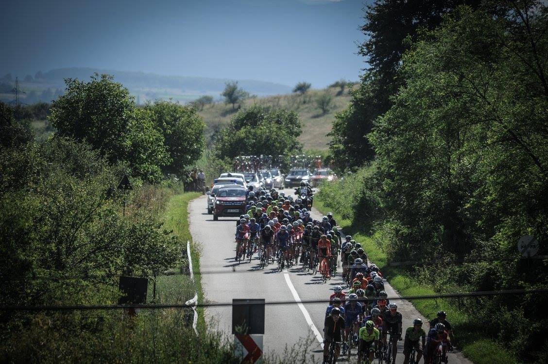 Columbianul Egan Bernal Gomez a câștigat Turul Sibiului. Eduard Grosu, învingător în ultima etapă. Accident cu un antemergător