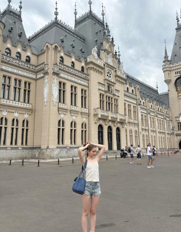 Irina Columbeanu, parada genților de lux în România. După apariția cu poșeta Chanel de 10.000 de euro, surprinde cu un alt accesoriu