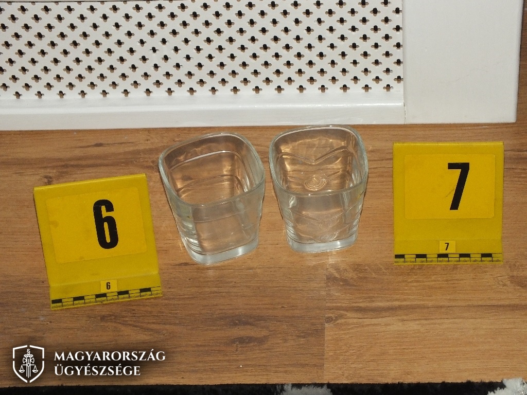 10 év házasság után döfte bele alvó férjébe a 20 centis kést egy nő Szigethalmon