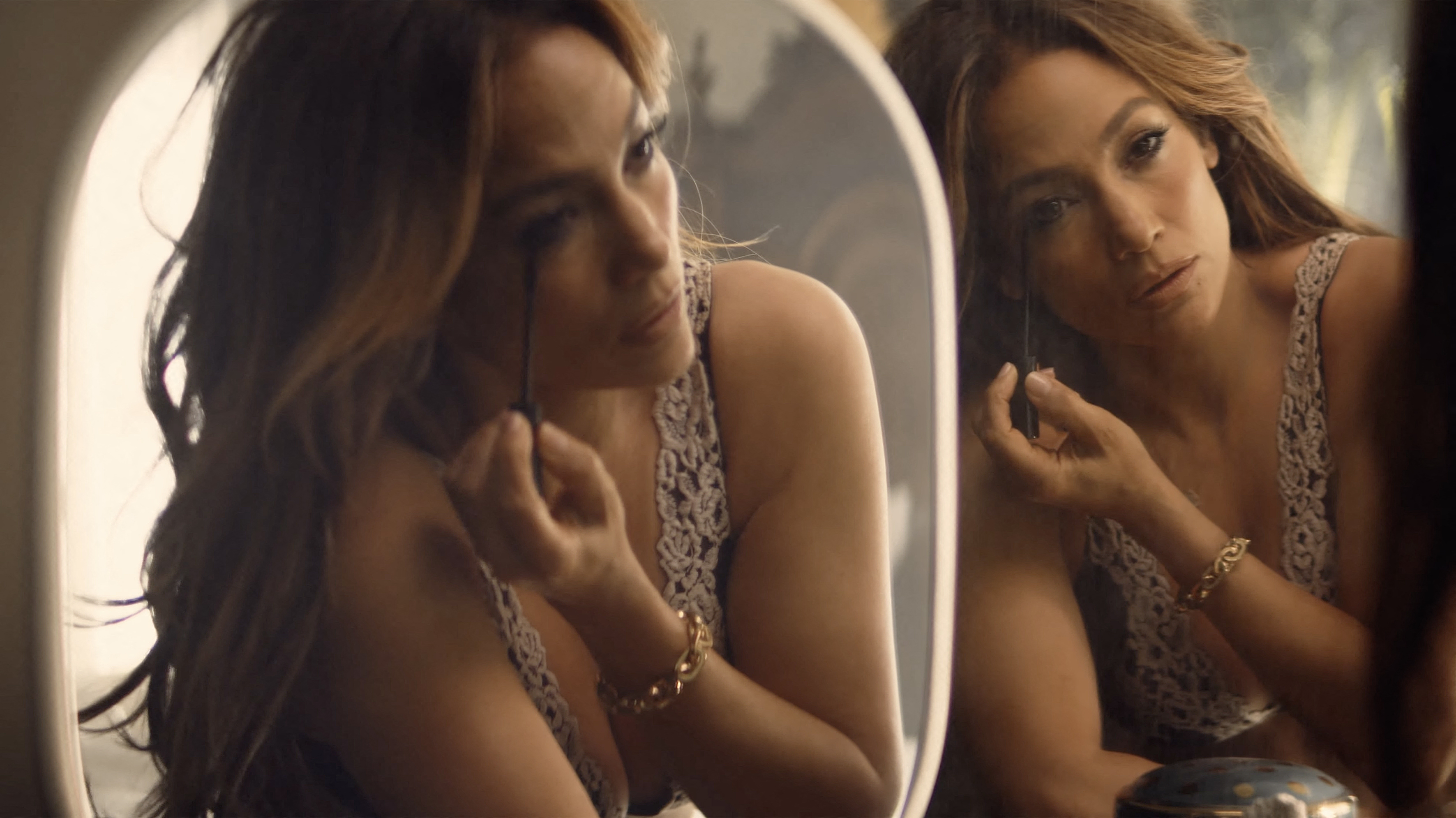 Jennifer Lopez a pozat în lenjerie intimă la 54 de ani: „Asta sunt eu, acum”. Cum se menține în formă