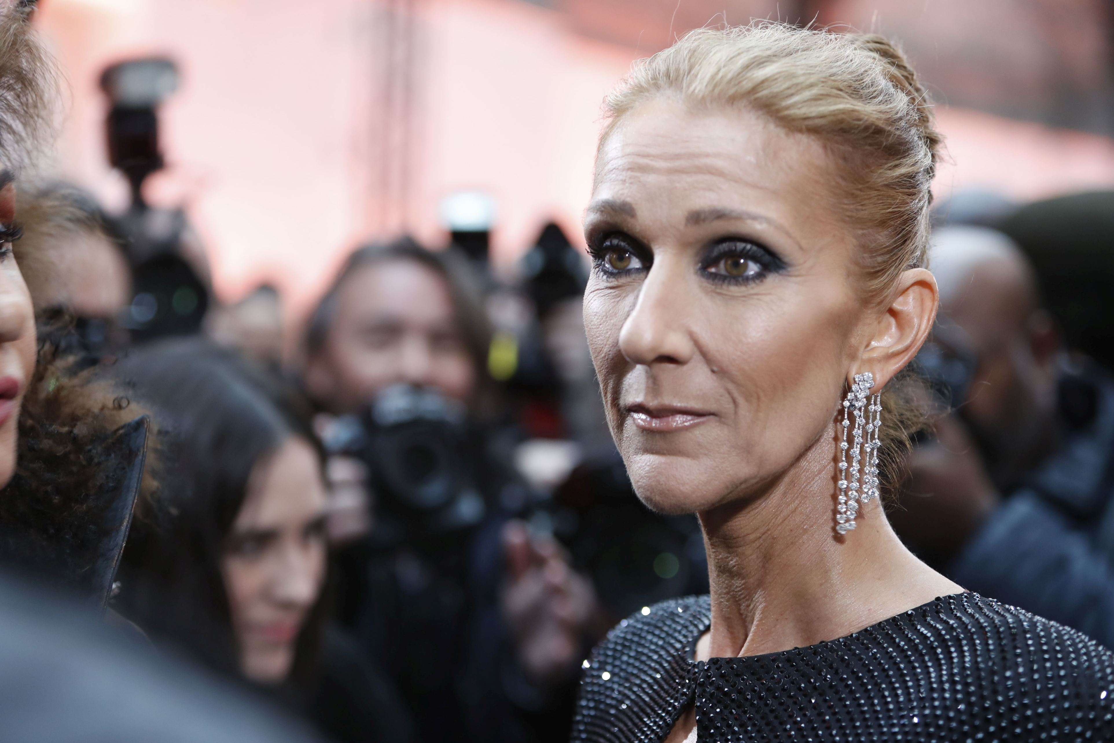 Celine Dion, îndrăgostită până peste cap de iubitul mai tânăr cu 16 ani. Cum au fost surprinși cei doi recent (GALERIE FOTO)
