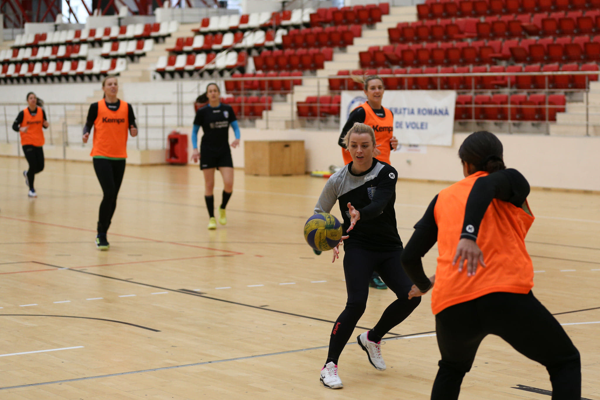 FOTO | CSM București a ratat calificarea în Final Four-ul Ligii Campionilor la handbal feminin. Două eșecuri cu Metz