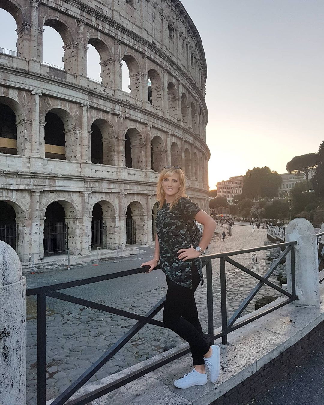 Babos szinte minden évben ellátogat Rómába, s amikor csak teheti, a Colosseumhoz is elmegy /Fotó: Instagram