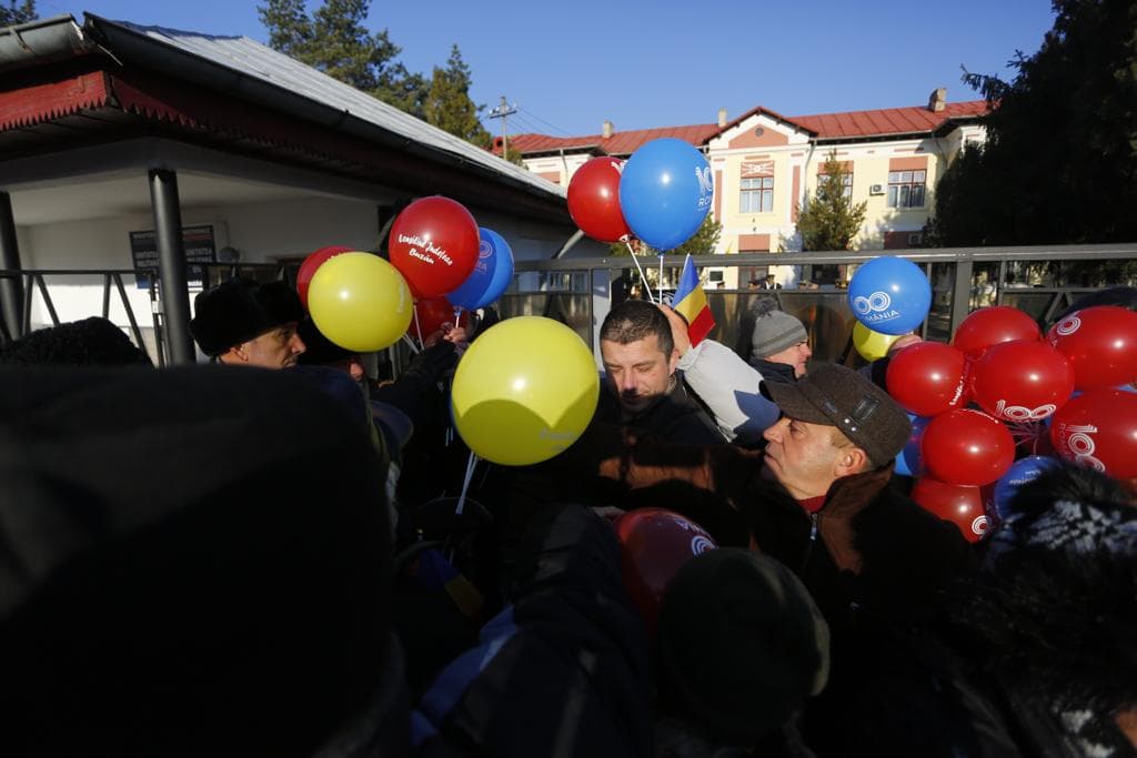 GALERIE FOTO/ Un militar de la Buzău a avut nevoie de îngrijiri medicale de 1 Decembrie. I s-a făcut rău cel mai probabil din cauza gerului