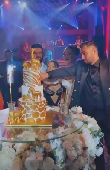 Nicole Cherry, nașa de botez a băiețelului Larisei Udilă. Cântăreața a făcut furori cu ținuta aleasă, creată de un designer român