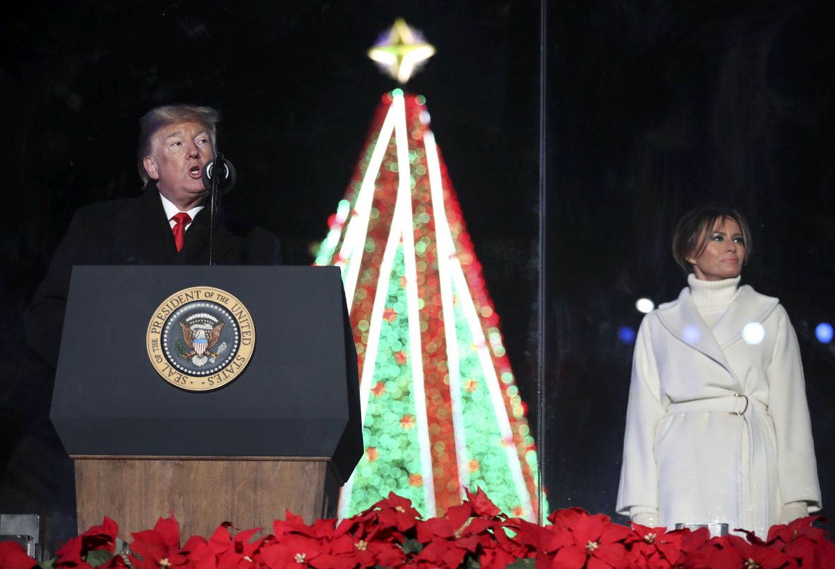 FOTO| Donald și Melania Trump au aprins luminile bradului de Crăciun de la Casa Albă