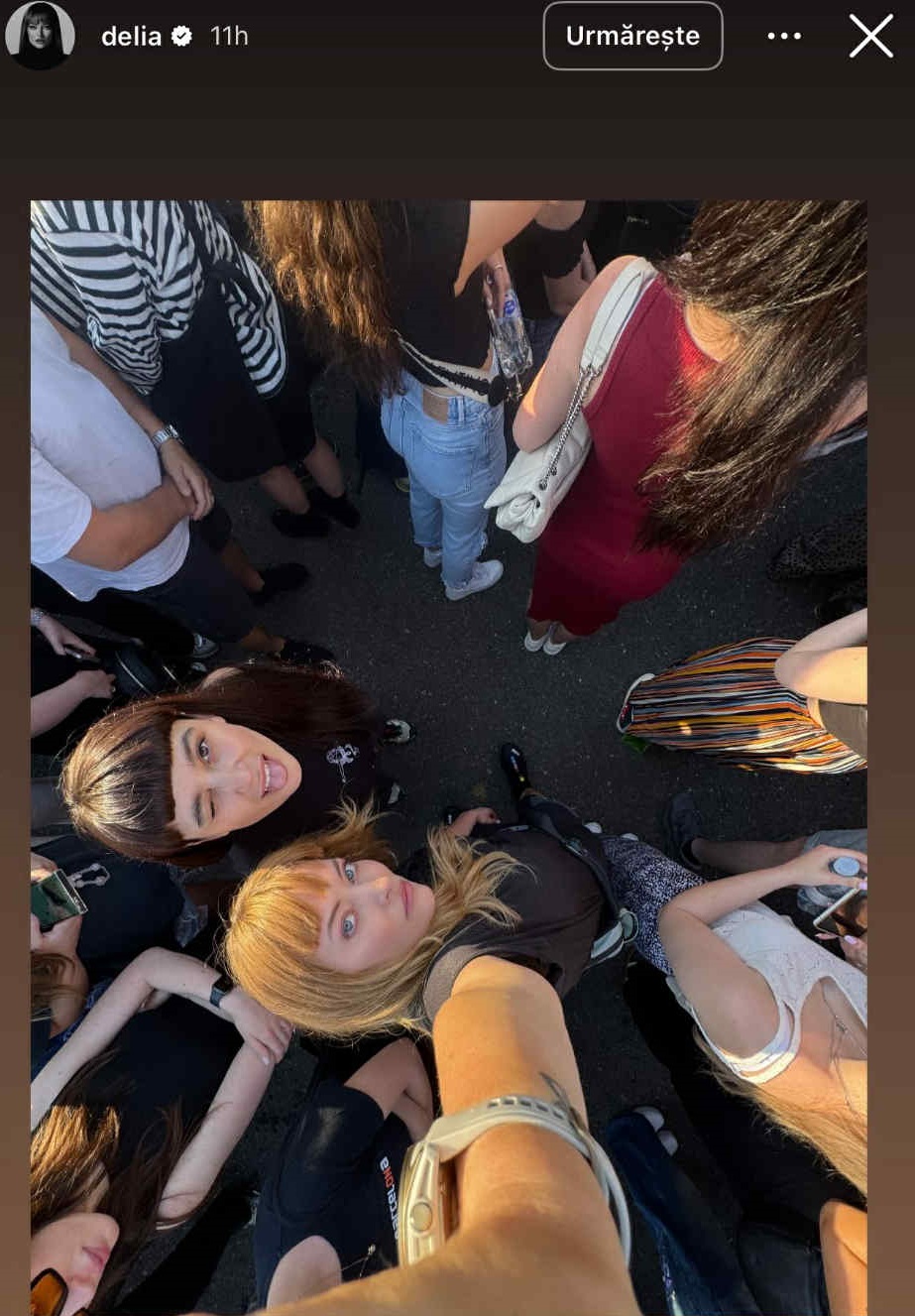 Imagini cu vedetele la protestul din Piața Victoriei după moartea Teodorei Marcu. Delia, Theo Rose și Irina Rimes au cerut dreptate