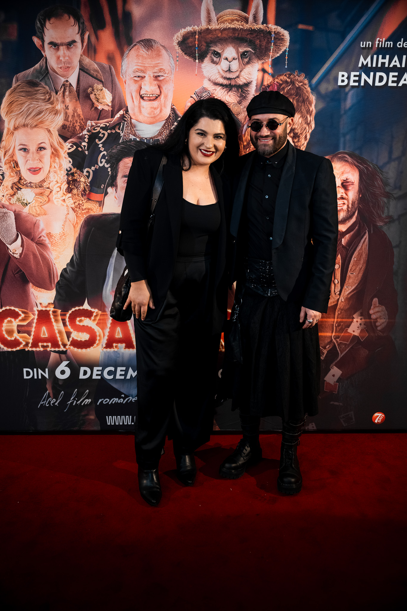 Cine l-a ajutat pe Mihai Bendeac să se îmbrace în fustă la premiera filmului „Căsătoria”. Ținutele purtate de ceilalți actori