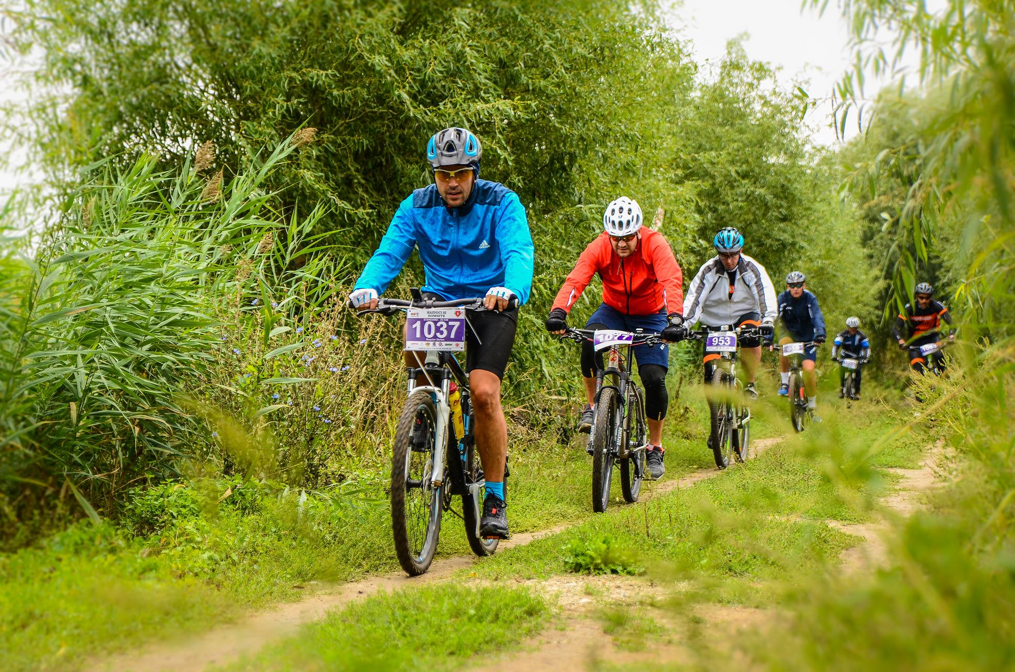 Peste 1.100 de participanți s-au bucurat de aventura ciclistă la Haiduci și Domnițe / GALERIE FOTO