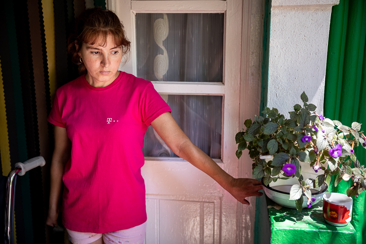 Lecție de optimism de la trei prieteni care luptă cu dizabilitățile, pandemia de COVID și pierderea locuinței. Dorica, Livia şi Vasile din Torceşti: “Important e să ai pentru ce să te trezeşti”