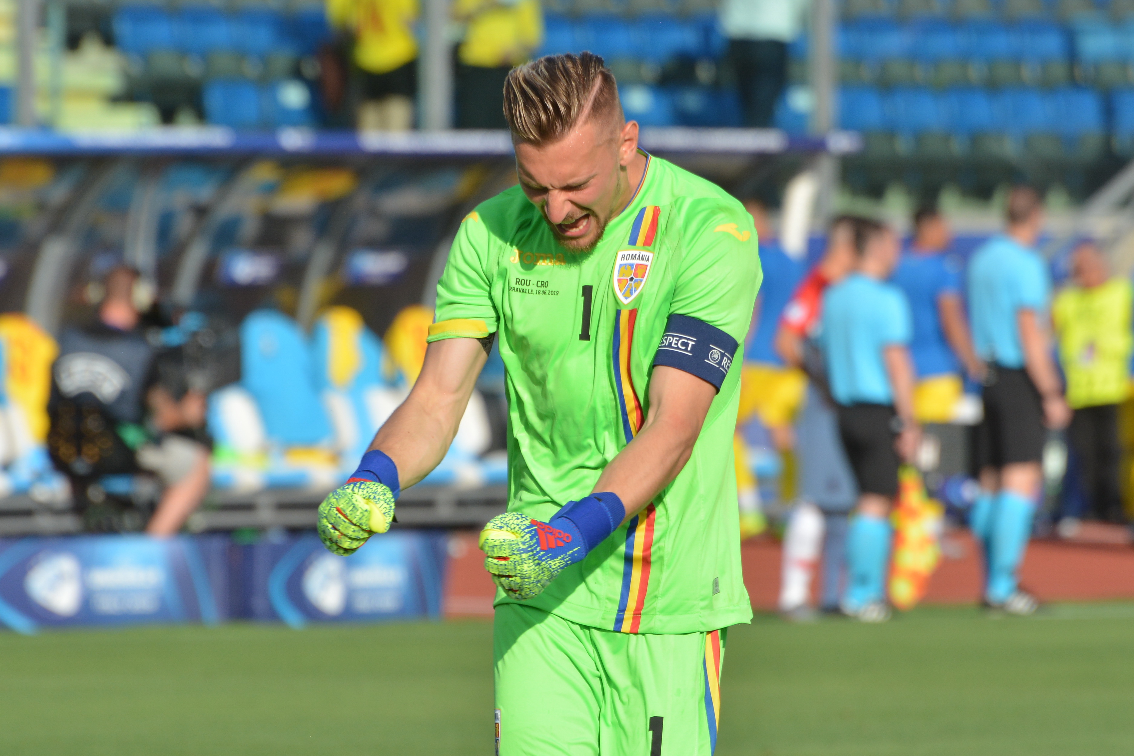 Ionuț Radu, portarul României U21, și-a vizitat bunicii din satul dâmbovițean Brâncoveanu. Vacanță românească | FOTO