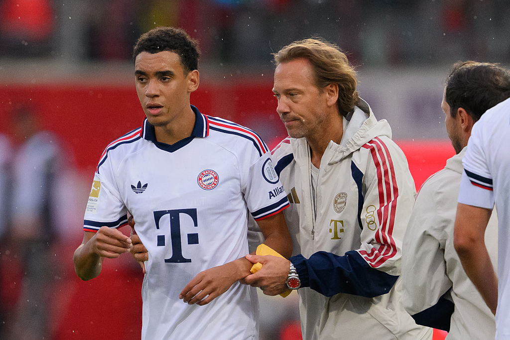 Kétszer is összeesett, a Bayern München döntött Jamal Musialáról