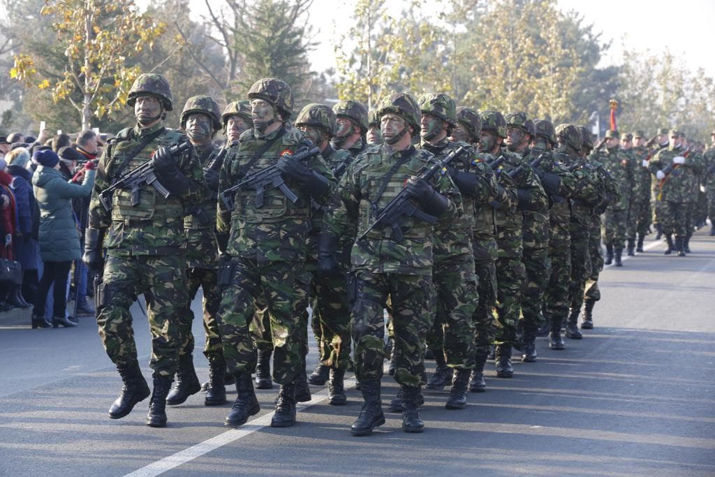 GALERIE FOTO/ Un militar de la Buzău a avut nevoie de îngrijiri medicale de 1 Decembrie. I s-a făcut rău cel mai probabil din cauza gerului
