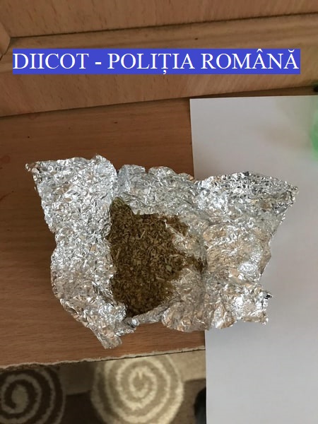 Drogul zombie face ravagii în rândul tinerilor din Câmpia Turzii. Consumatorii au fost filmați în agonie / VIDEO