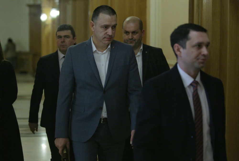 UPDATE. Dragnea insistă cu tăierea bugetelor serviciilor secrete: "Noi nu cerem aviz de la nimeni!". Ce spune despre plecările din partid