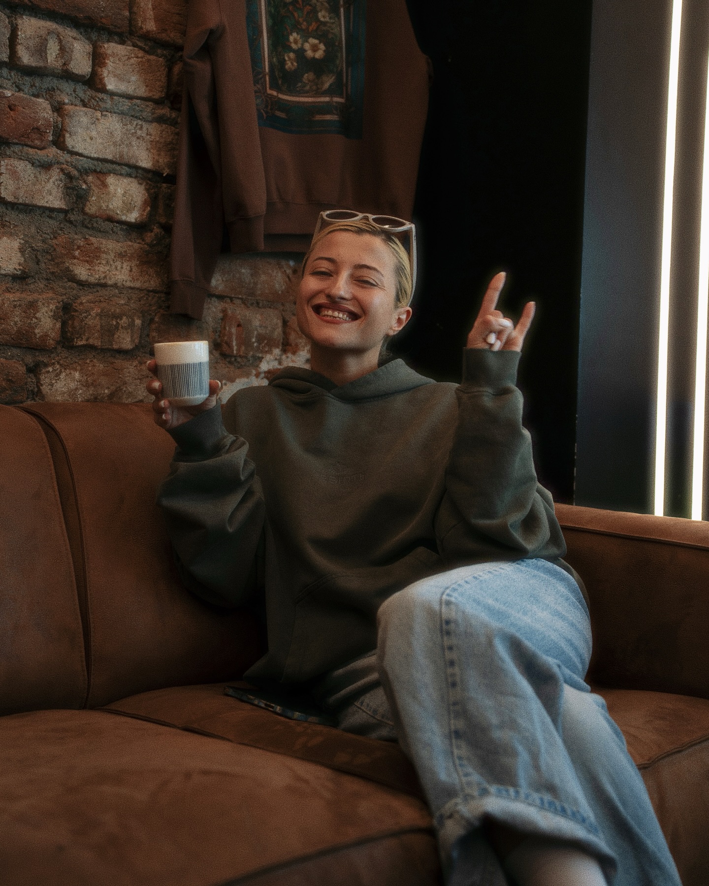 Irina Voinea, designerul care a avut curajul să lanseze o colecție de haine cu ajutorul inteligenței artificiale. „AI-ul mi-a deschis o nouă lume”/ EXCLUSIV