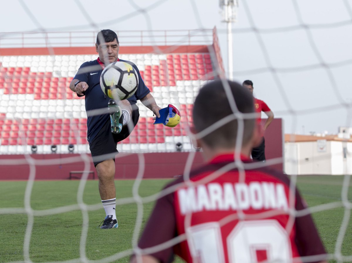 Maradona și Răzvan Lucescu, gesturi impresionante pentru niște copii infirmi | GALERIE FOTO&VIDEO