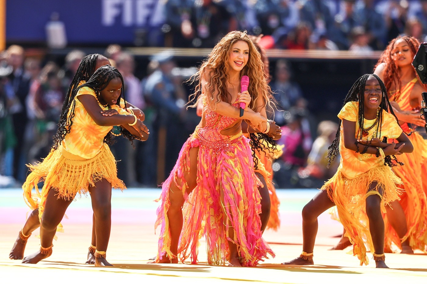 Cum a ajuns designerul român Rafaela Pestrițu să îmbrace dansatorii Shakirei la finala Cupei Mondiale 2026