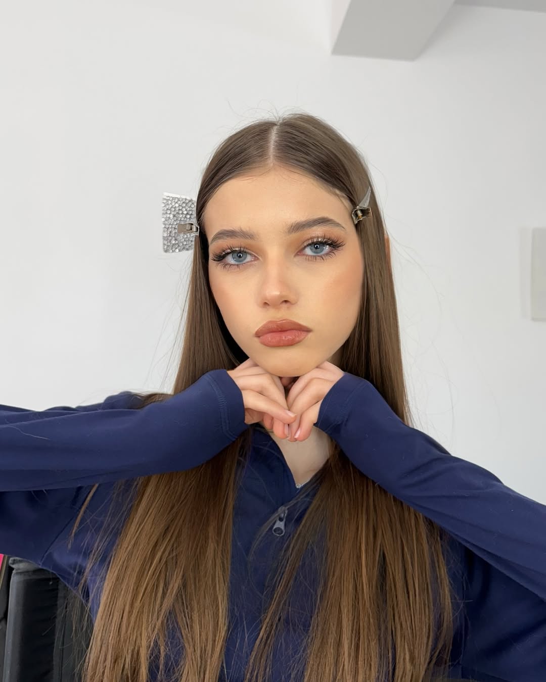Mikaela Albu surprinde prin sinceritate. Cum se înțelege cu tatăl ei, Mihai Albu, și cu Elena, actuala lui soție: „Mama a fost cea care m-a crescut”