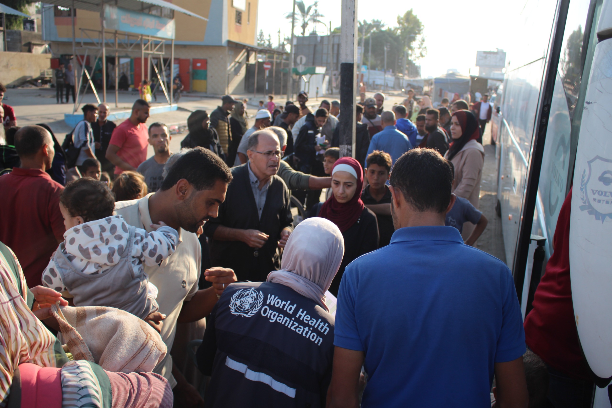 Șase copii palestinieni din Fâșia Gaza, aduși în România pentru tratament medical