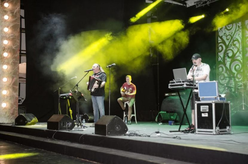 VIDEO/ Pe-asta nu ai auzit-o niciodată! Cum sună o melodie a Sofiei Vicoveanca pe acorduri de AC/DC
