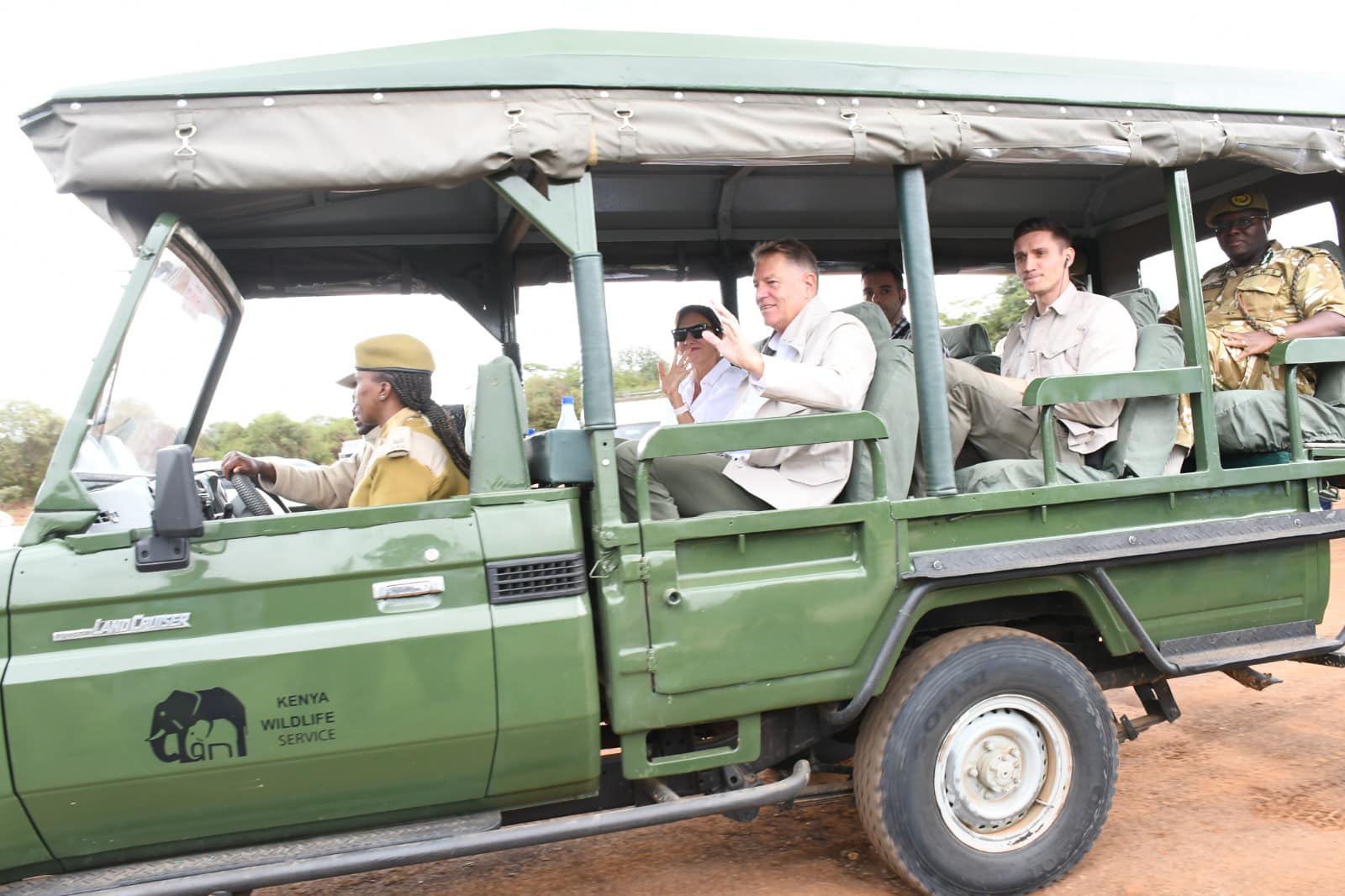 LIBERTATEA A AJUNS ÎN CAPUL VERDE. După aproape 200 de ani, știm cât a costat călătoria lui Darwin în jurul lumii, dar nu știm cât a costat expediția lui Iohannis în Africa