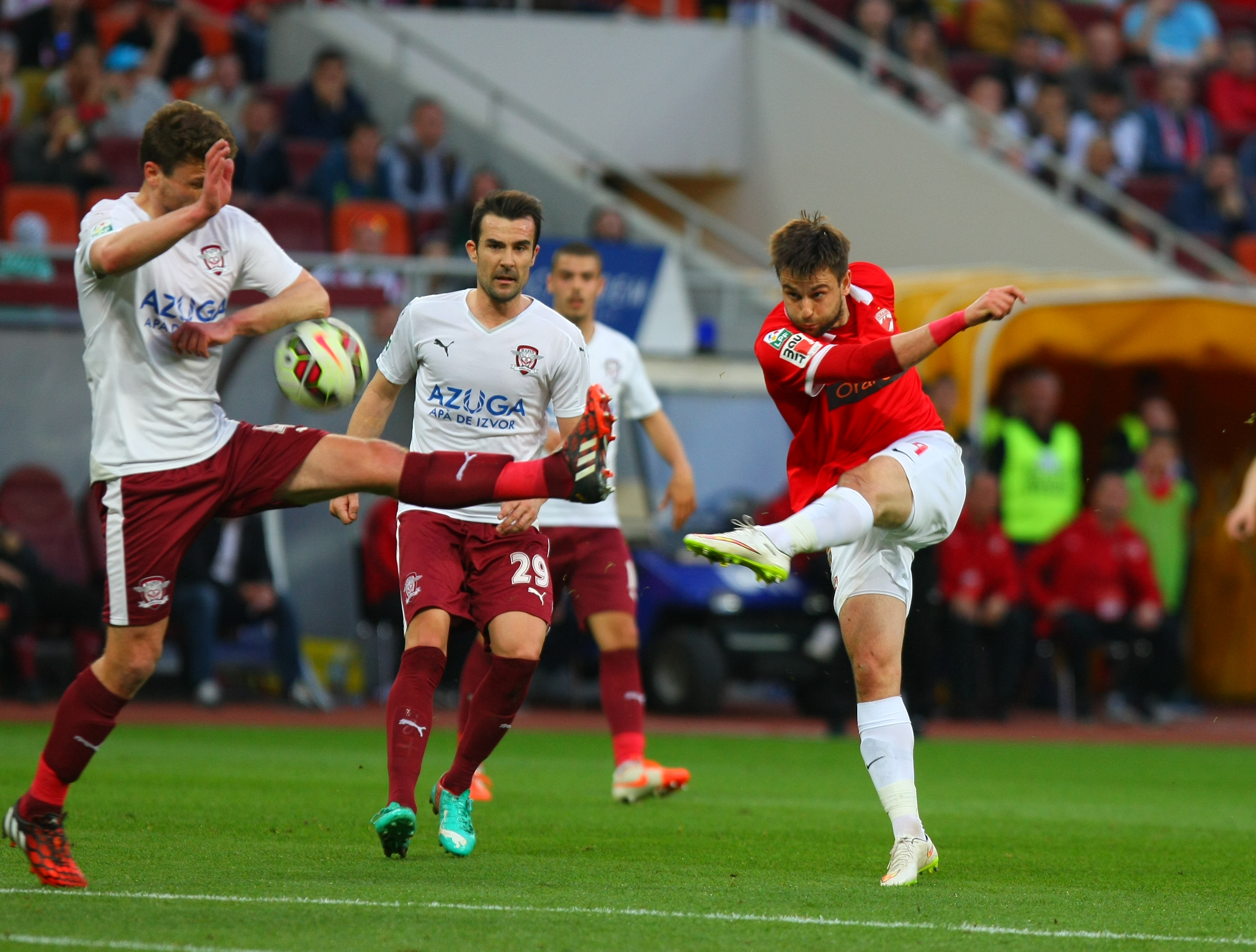 DINAMO - RAPID 2-0. Giuleştenii calcă tot mai apăsat pe drumul spre matineu / VIDEO&GALERIE FOTO