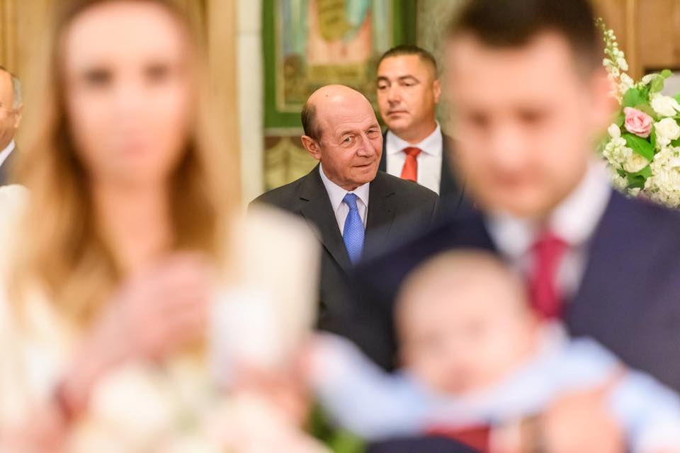 Tot ce nu s-a văzut la botezul nepoatei lui Traian Băsescu. Imagini în premieră de la creștinarea Anastasiei | FOTO
