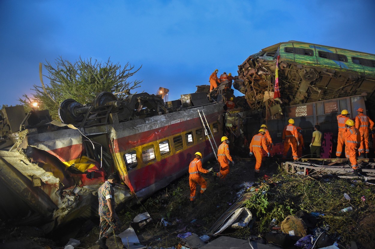 Bilanțul victimelor după catastrofa feroviară din India: 288 de morți și peste 1.000 de răniți. Operațiunile de salvare s-au încheiat